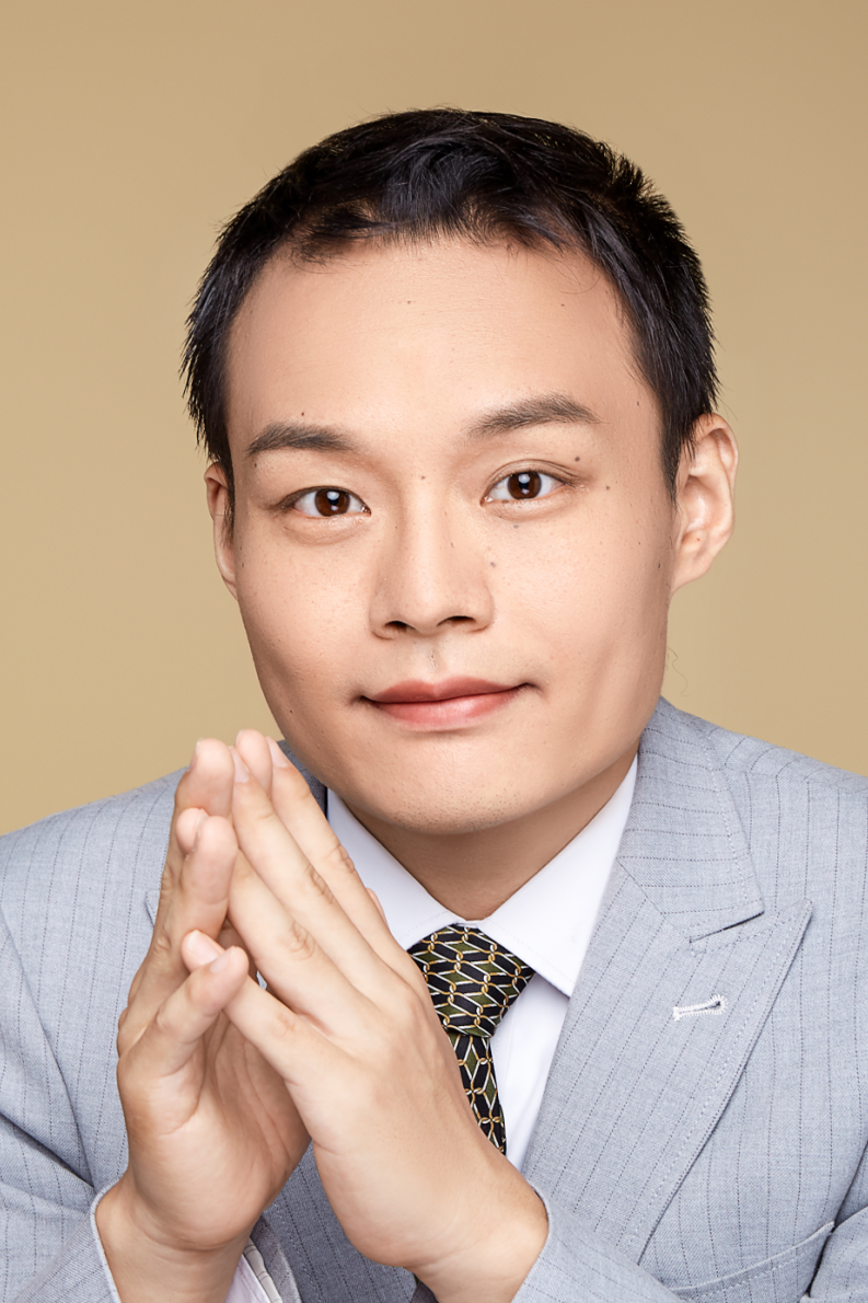 穿着西装笔挺的男子AI 生成的内容可能不正确。